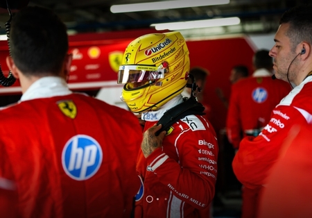 Englands GP: Fantomtid fra Hamilton i FP1