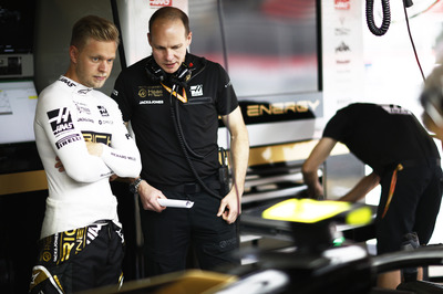 Spaniens Grand Prix 2019. Kevin Magnussen i garagen