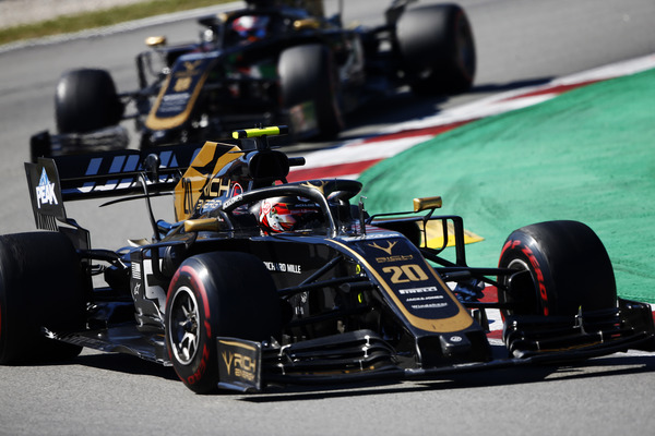 Spaniens Grand Prix 2019. Kevin Magnussen foran Romain Grosjean i løbet
