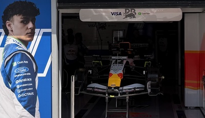 Italiens Grand Prix 2026. Racing Bulls frontvinge med stempler til aktiv aerodynamik placeret ovenpå vingen.