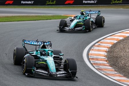 Lance Stroll foran Fernando Alonso i sprintløbet. Hollands GP 2026. 