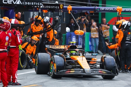 Oscar Piastri på vej ud af pitten. Hollands GP 2026