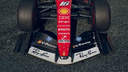 Ferrari SF-26 med F310 bemaling. Speciel bemaling til Italiens Grand Prix på Monza, hyldest til Michael Schumacher