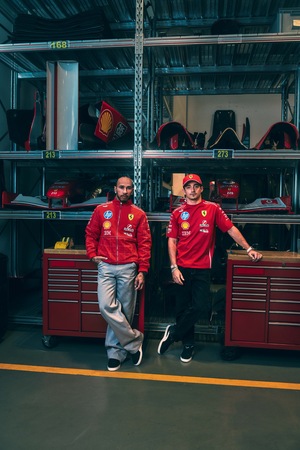 Ferrari SF-26 med F310 bemaling. Speciel bemaling til Italiens Grand Prix på Monza, hyldest til Michael Schumacher