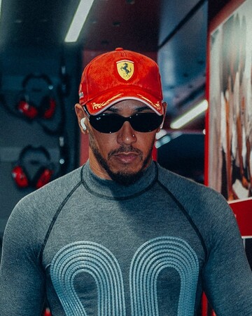 Italiens Grand Prix 2026. Lewis Hamilton med køleslanger i tøjet pga den ekstreme varme under løbet