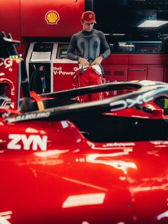 Italiens Grand Prix 2026. Charles Leclerc med køleslanger i tøjet
