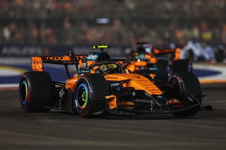 Lando Norris foran Oscar Piastri. Singapores GP 2026