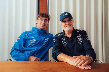Franco Colapinto og Flavio Briatore